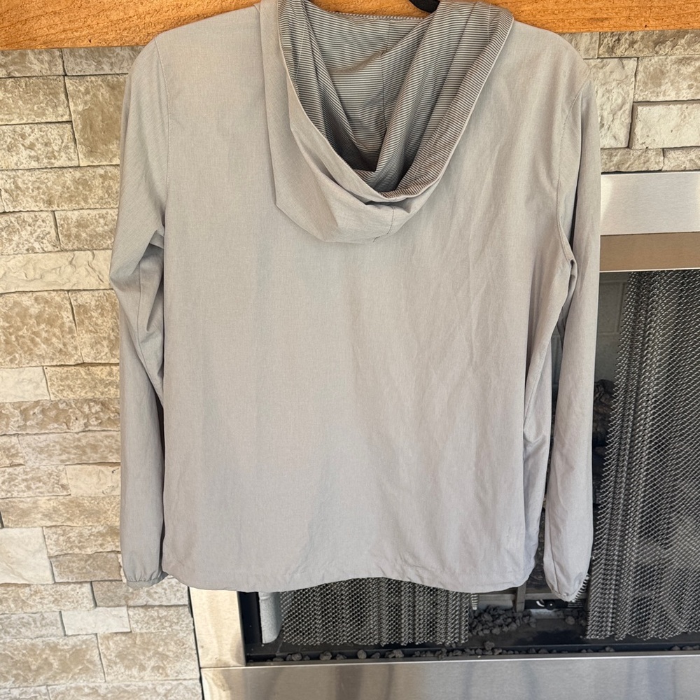 Vuori Women’s Hooded Outdoor Trainer Shell Jacket, sz small - Picture 7 of 8